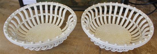 Pair creamware bowls(-)